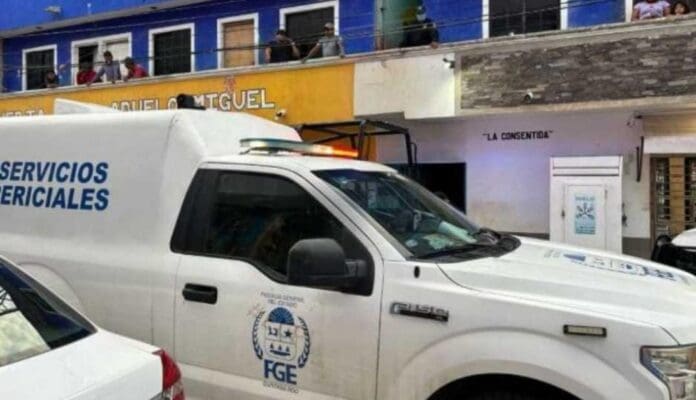 Encuentran degollado a un hombre al interior de una cuartería en la localidad de Akumal. Han logrado ubicar su identidad.