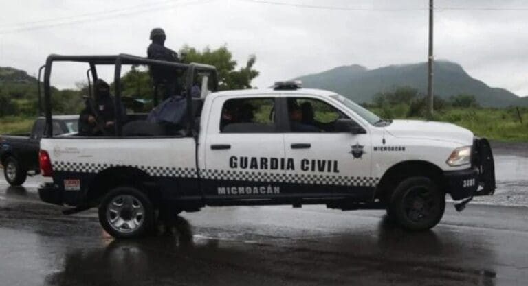 Cierran una escuela de Uruapan, Michoacán por las extorsiones; criminales mandaron amenazas con un alumno.