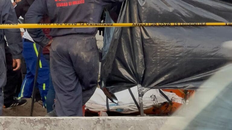Localizan restos humanos enterrados en antiguo campamento de migrantes en CDMX