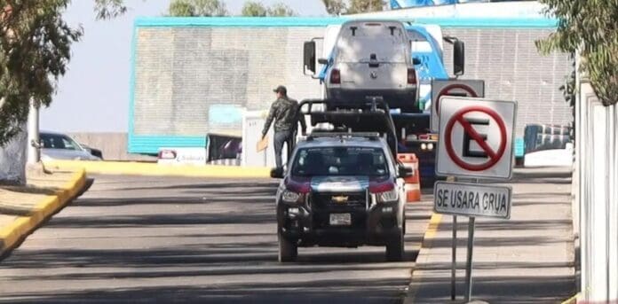 Abandonan cuatro cuerpos cerca de la Feria de Puebla; hallan amenaza del CJNG. Sigue la violencia en esa entidad.