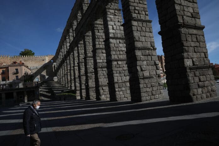 Muere turista tras perder el equilibrio y caer de
