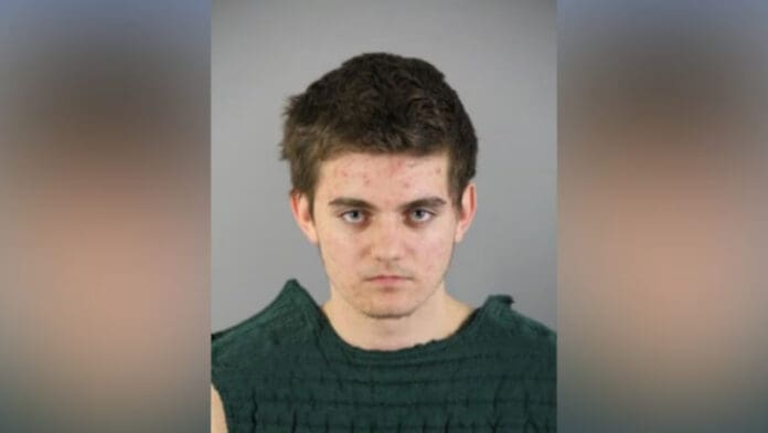 Joven detenido en Estados Unidos por asesinar a sus padres planeaba atentado contra Donald Trump: FBI