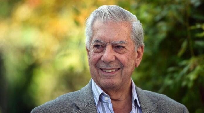 Fallece el escitor de origen peruano Mario Vargas Llosa, premio Nobel de Literatura. Contaba con 89 años de edad.