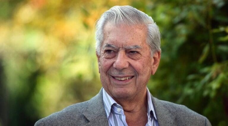 Fallece el escitor de origen peruano Mario Vargas Llosa, premio Nobel de Literatura. Contaba con 89 años de edad.