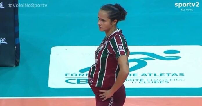 Video: Voleibolista con cinco meses de embarazo juega un partido profesional en Brasil