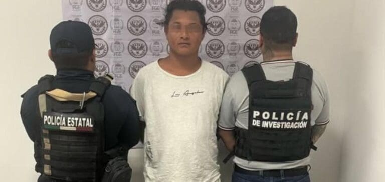 Detienen con 5 mil pesos a un presunto extorsionador en la Zona Hotelera de Cancún. Un sujeto lo denunció tras darle dinero.