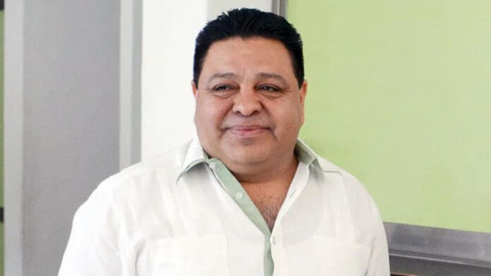 Orlando Muñoz urge a revisar vialidades y puentes abandonados por la SCT en Playa del Carmen