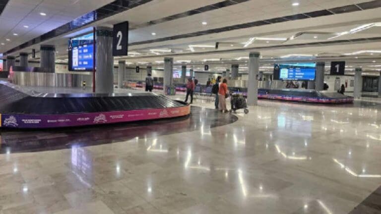 Video: Reportero es detenido por la Guardia Nacional mientras informaba la afluencia de personas en el AIFA