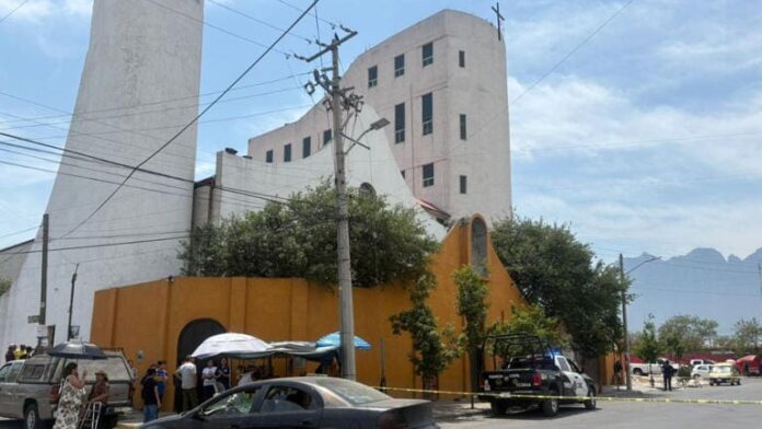 Hallan cuerpo de una mujer colgado en el baño de una iglesia en Monterrey, Nuevo León