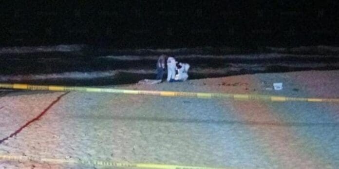 Muere ahogado un sujeto en la playa Gaviota Azul de Cancún; se había metido a nadar en estado de ebriedad.