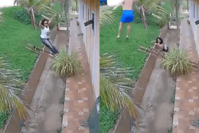 Mujer resbala de las escaleras mientras arreglaba su ca