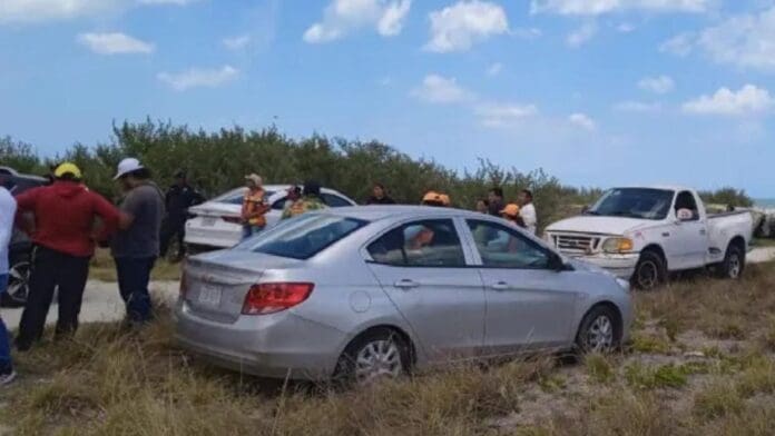 Extranjeros reclaman a locales por estacionarse frente a su casa de playa en Progreso, Yucatán
