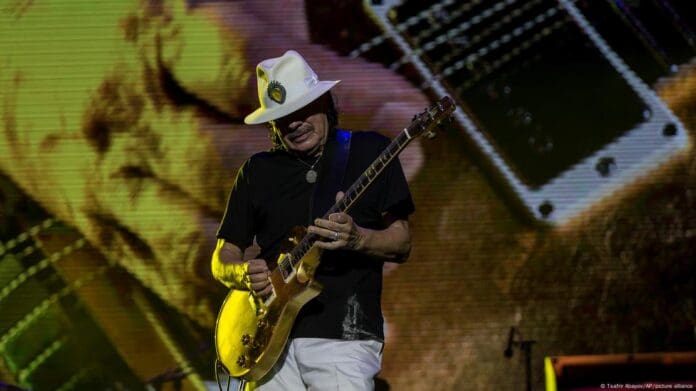 Hospitalizan de emergencia a Carlos Santana horas antes de un concierto en Texas, Estados Unidos