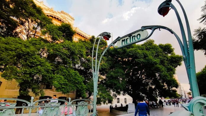 Adolescente de 15 años fue drogada por una mujer que la seguía en el metro CDMX