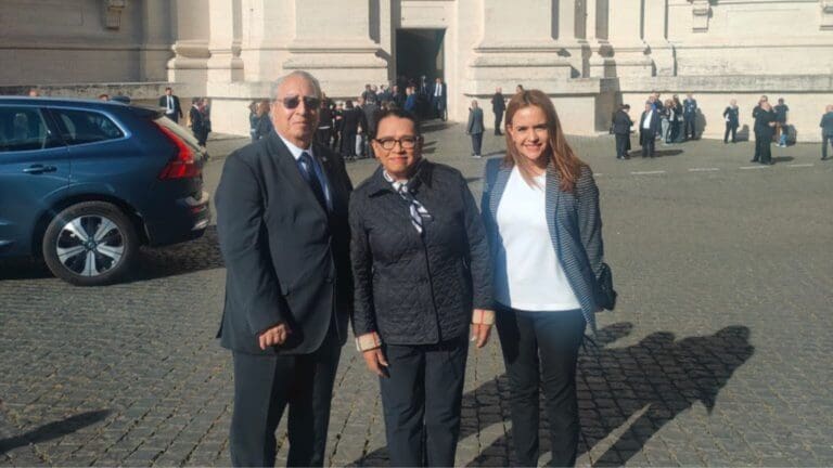 Secretaria de Gobernación, Rosa Icela Rodríguez llega al Vaticano para el funeral del Papa Francisco