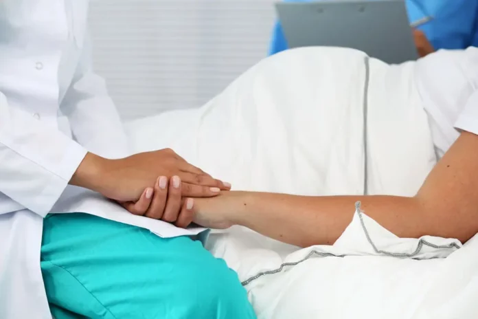 Bebé sufre quemaduras durante cesárea por un bisturí eléctrico