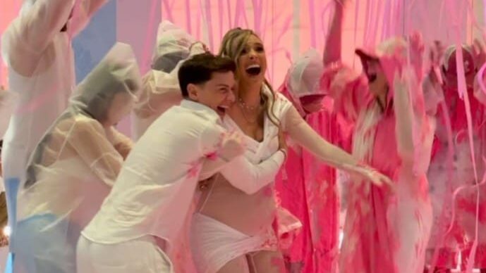 Video: Lele Pons sufre dos caídas en su fiesta de revelación del sexo de su bebé