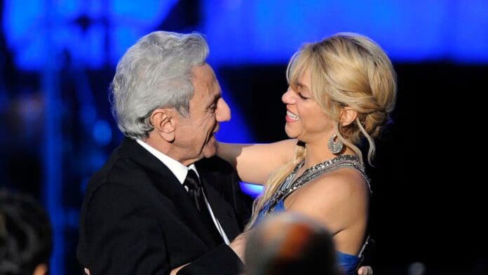 Shakira pausa su gira debido a graves problemas de salud de su padre