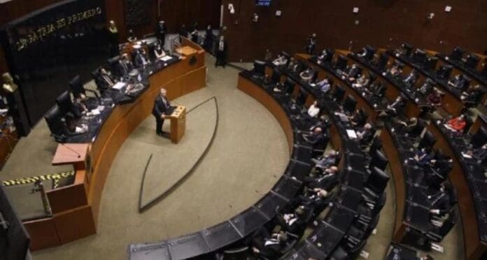 Más censura; el Senado aprueba silenciar a los legisladores en tribuna si la Mesa Directiva cree que calumnian u ofenden.