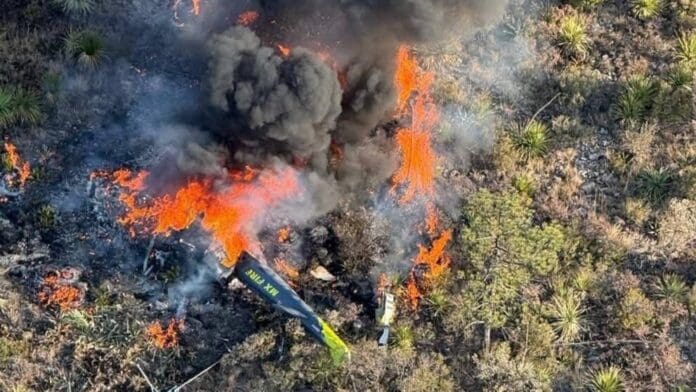 Cae helicóptero durante combate de incendio forestal en Sierra de Arteaga, Coahuila