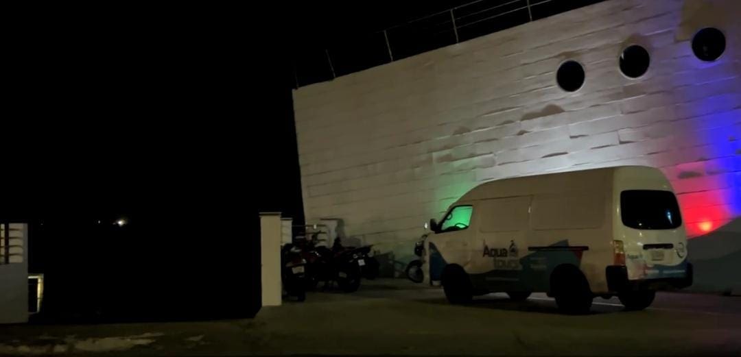 Se desploma muelle tras choque de embarcación en Zona Hotelera de Cancún; rescatan a dos personas