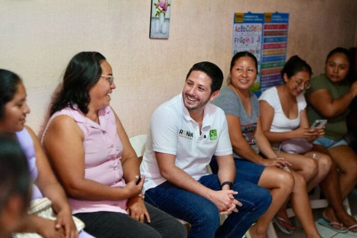 Renán Sánchez Tajonar promueve el empoderamiento de las mujeres en el Fraccionamiento Villas del Sol en Playa del Carmen