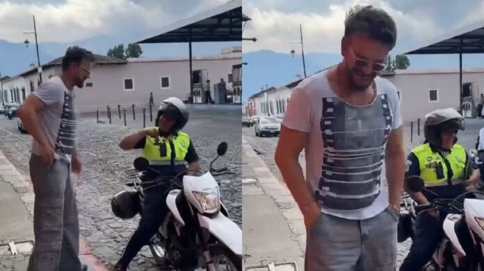 Video: Ricardo Arjona se salva de una multa por estacionarse mal mientras compraba pan en Guatemala
