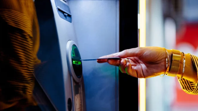 Capturan a banda que robó a mujer en cajero automático en Colombia