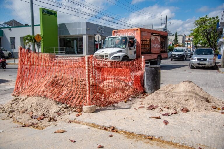 AGUAKAN CONTINÚA EN LA TERCERA ETAPA DE DRENAJE EN LA COLONIA  GONZALO GUERRERO EN PLAYA DEL CARMEN