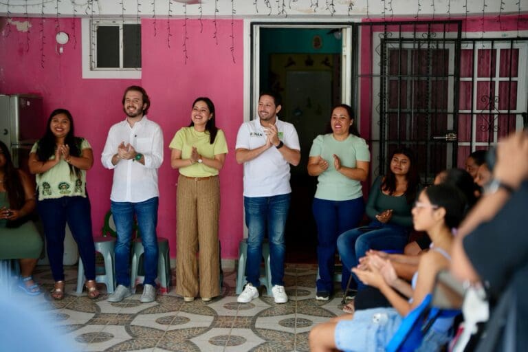 Renán Sánchez Tajonar y Karen Castrejón visitan Playa del Carmen para afiliar a la base