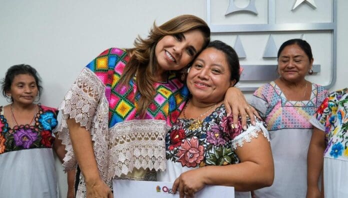 Apoya la gobernadora Mara Lezama Espinosa a los artesanos de Quintana Roo con más de 1.5 millones de pesos.