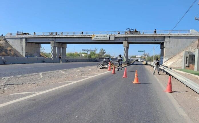 Hallan cadáver dentro de una maleta sobre un puente en Culiacán, Sinaloa