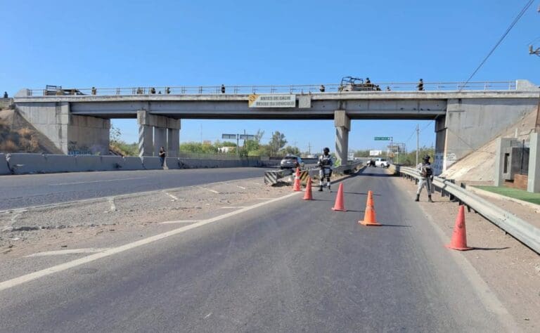 Hallan cadáver dentro de una maleta sobre un puente en Culiacán, Sinaloa