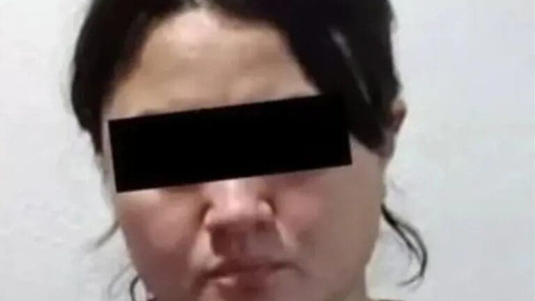 Abuelita intenta defender a su nieta y su hija la golpea en Nuevo León