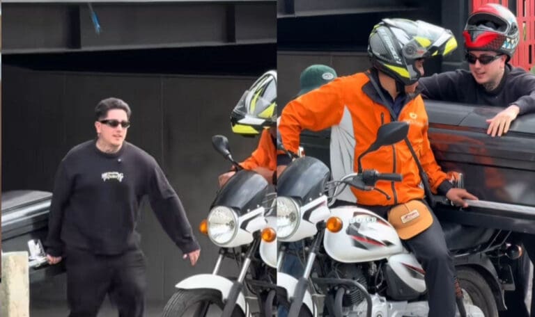 VIDEO: Influencer le pide a un motociclista llevar un ataúd