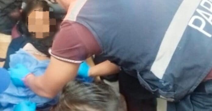 Menor de 13 años da a luz en una estación del Metro de la Cdmx. Hay quienes preguntan si la joven no fue víctima de abuso.