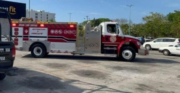 Reportan conato de incendio en Plaza Las Américas de Playa del Carmen. Los trabajadores lograron controlar el fuego.