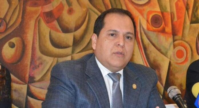 Asesinan a Luis Córdova, exdiputado federal del PRI, en un café en Zapopan, Jalisco. Empeora la violencia en el país.