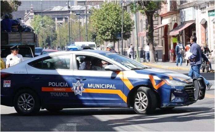 Asesinan a hombre mientras conducía su auto en Capultitlán, Toluca