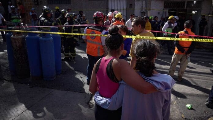 Explosión por fuga de gas deja sin vida a un menor y tres perritos en CDMX