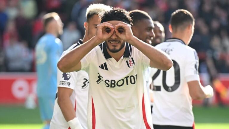 Mexicano Raúl Jiménez extiende su contrato una temporada más con el Fulham