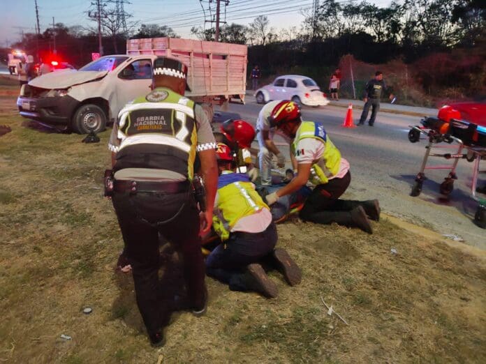 Gobierno de Estefanía Mercado coordina atención a fuerte accidente en la carretera Cancún–Playa del Carmen con saldo de 15 lesionados