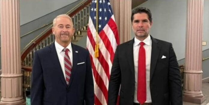 Eduardo Verástegui organiza una cena para el embajador de Estados Unidos en México. Ha sido muy criticado por internautas.