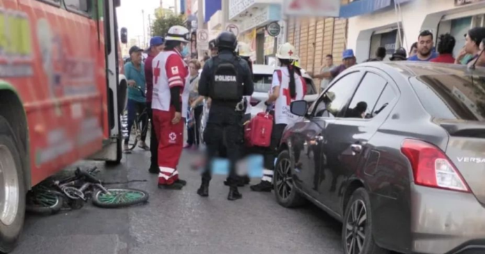 Mujer cae de su bicicleta y es atropellada por un camión en Mazatlán, Sinaloa