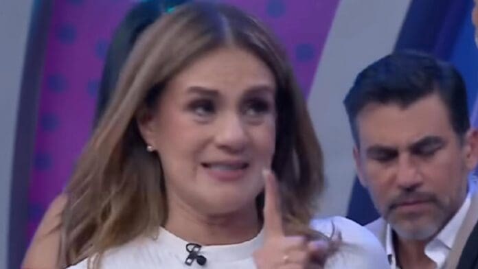 Video: Conductora Flor Rubio rompe en llanto durante juego en 