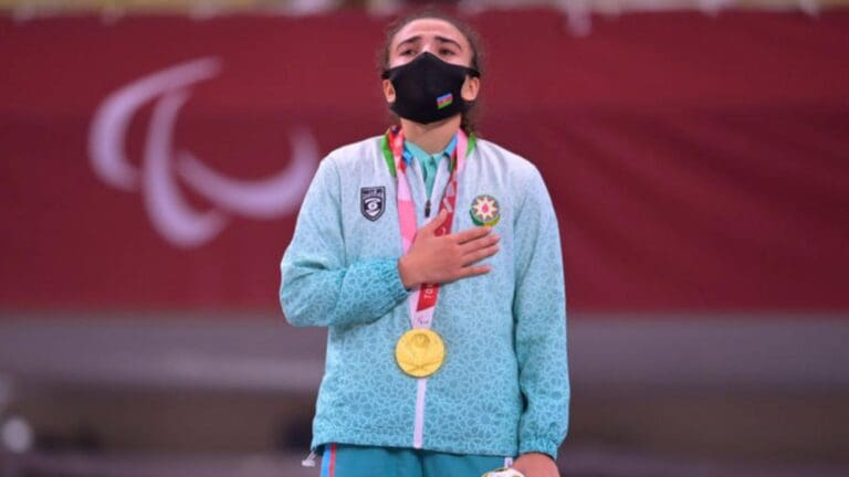 Descubren que judoca paralímpica fingió ceguera para participar en Tokio 2020; ganó el oro para Azerbaiyán
