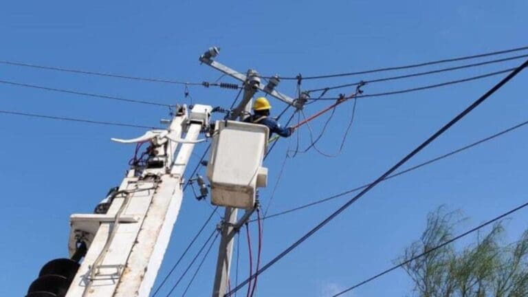 Gobierno de Estefanía Mercado señala que el suministro eléctrico no es un privilegio, sino un derecho de todas y todos