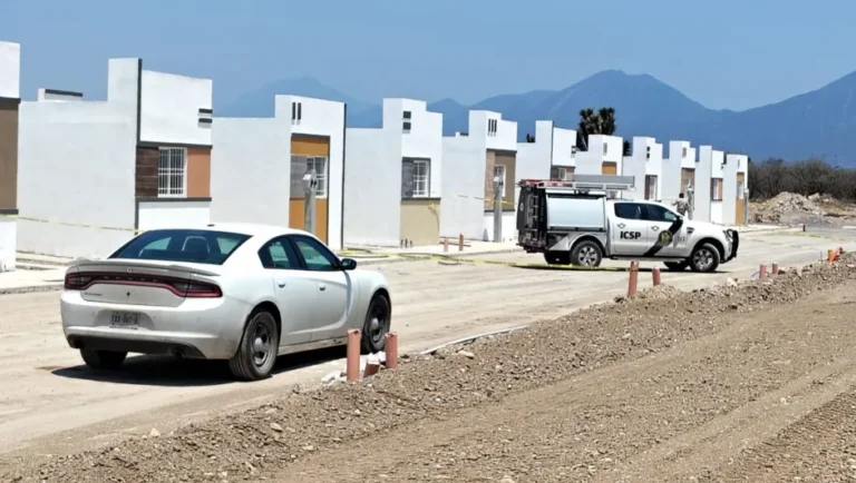 Albañiles descubren a hombre decapitado durante obra en Nuevo León