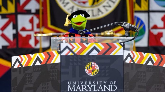 Video: Rana René presenta discurso de graduación en la Universidad de Maryland