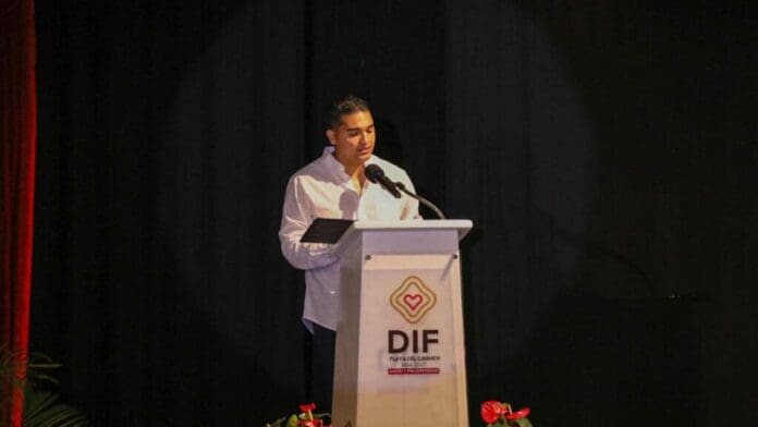 Eduardo Asencio toma protesta a Impulsores de la Transformación del DIF Playa del Carmen
